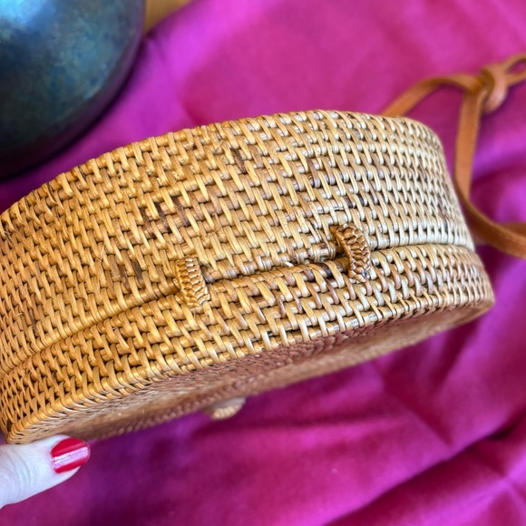 The Winding Road Round Bag- Natural Handcrafted by Balinese Women - Picture 7 of 7